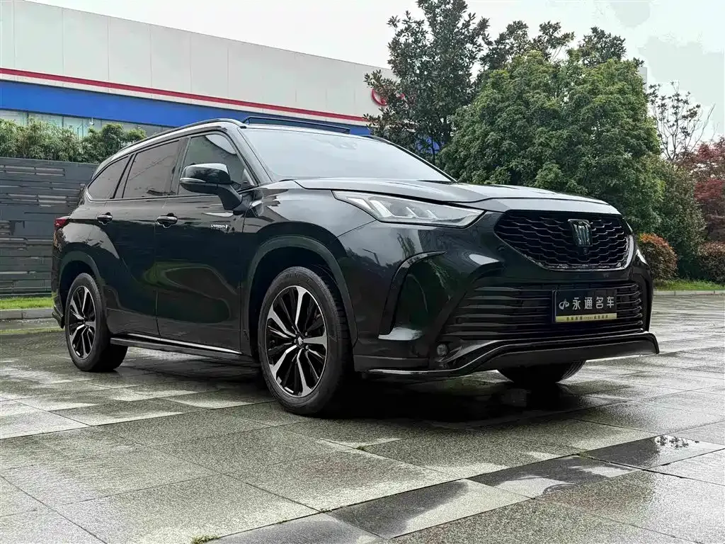 Toyota Crown Kluger — фото 10