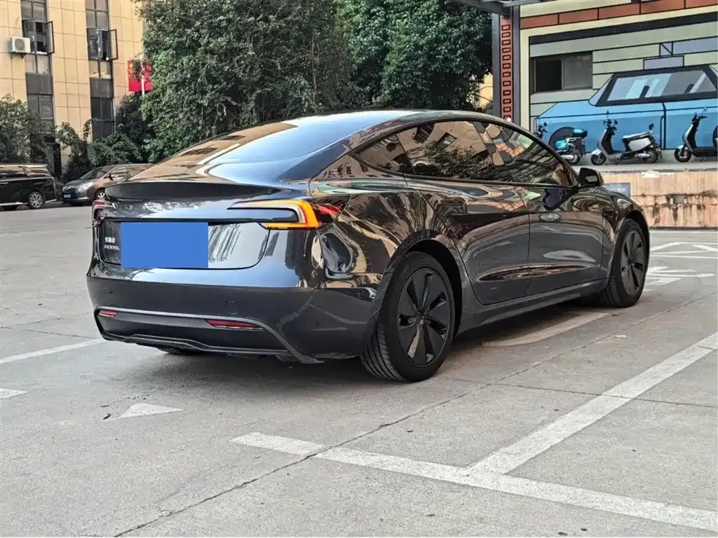 Tesla Model 3 — фото 2