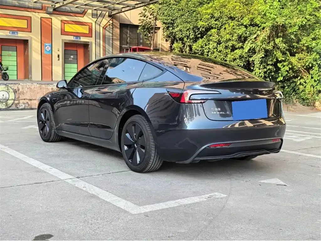 Tesla Model 3 — фото 9