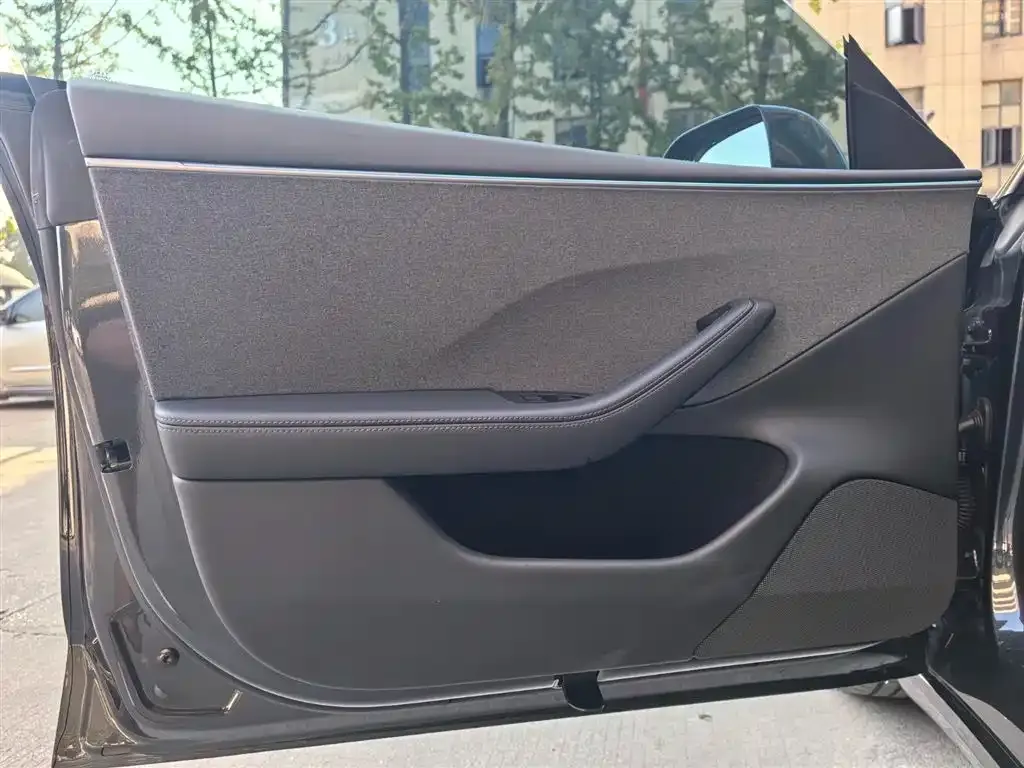 Tesla Model 3 — фото 4