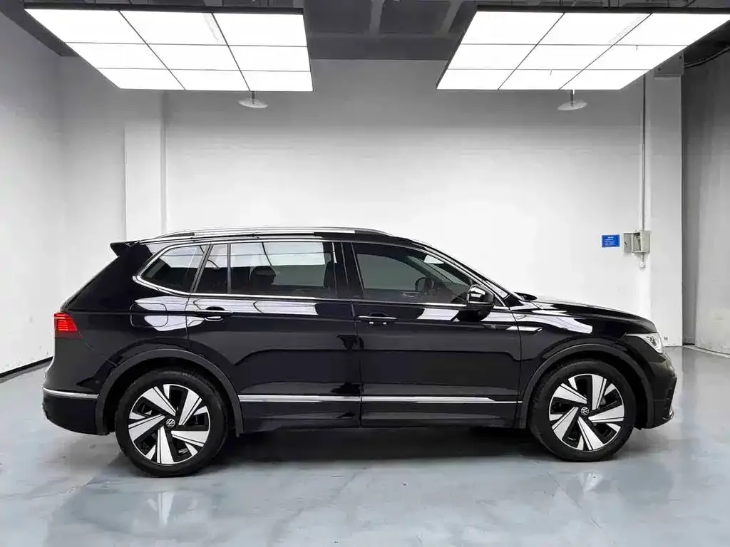 Volkswagen Tiguan L — фото 2