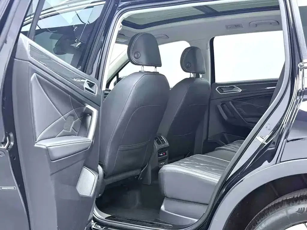 Volkswagen Tiguan L — фото 3