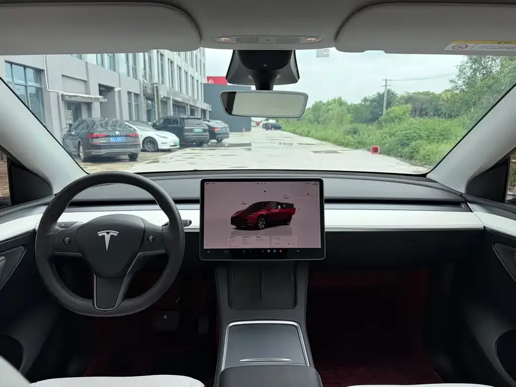 Tesla Model Y — фото 4