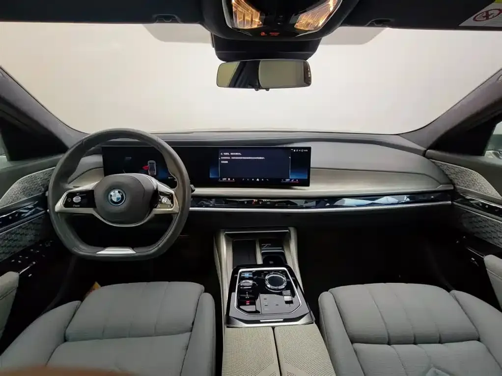 BMW i7 — фото 4