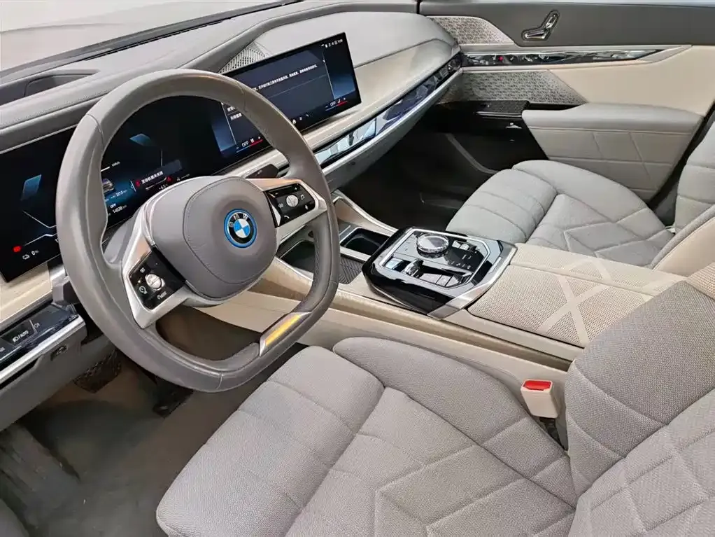 BMW i7 — фото 10