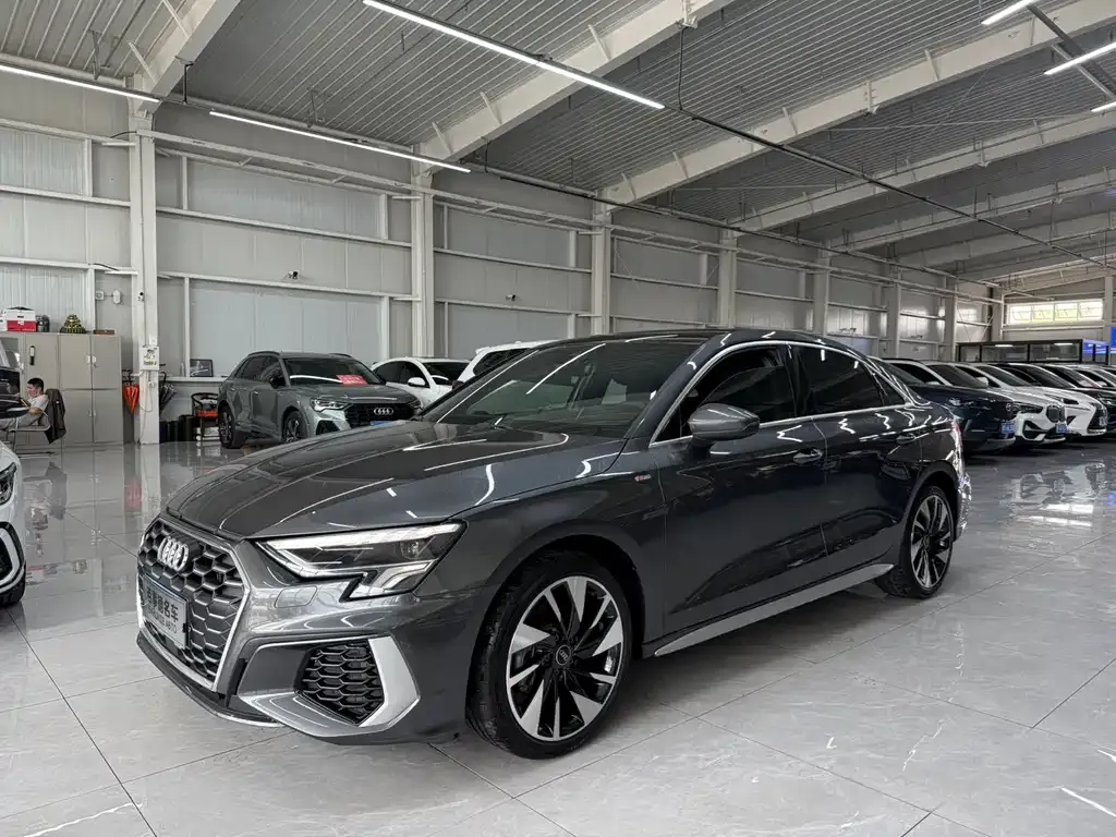 Audi A3 — фото 1