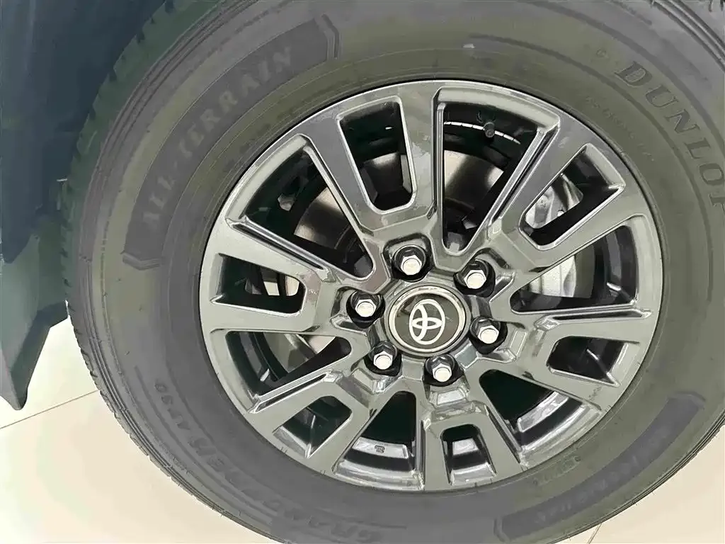Toyota Prado — фото 10