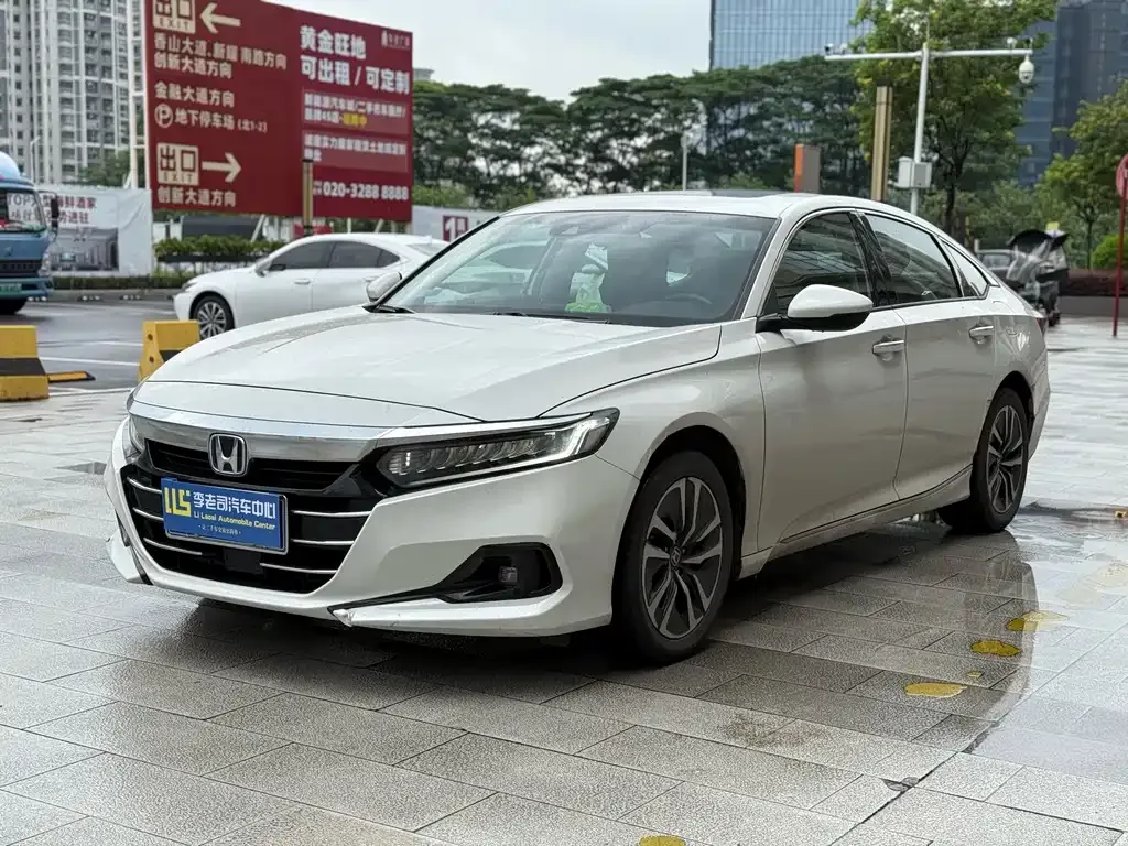 Honda Accord — фото 1