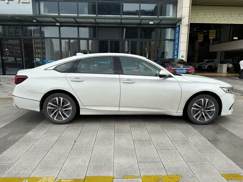 Honda Accord — фото 9