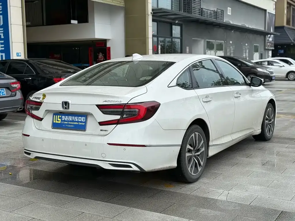 Honda Accord — фото 6