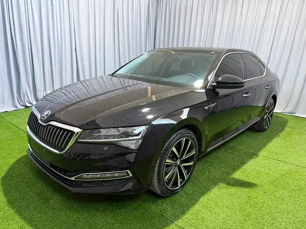 Skoda Superb — фото 1