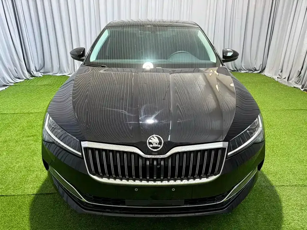 Skoda Superb — фото 9