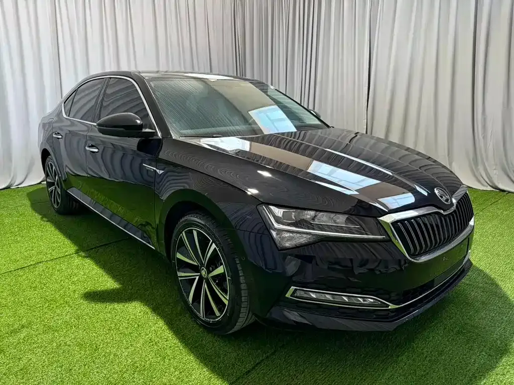 Skoda Superb — фото 10