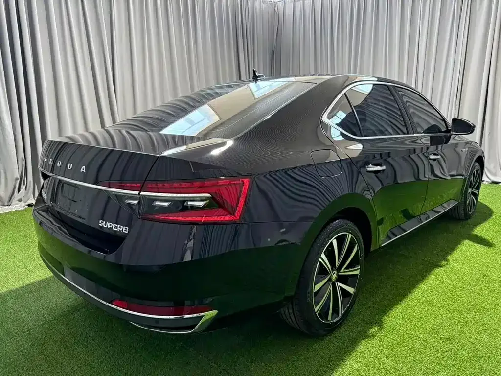 Skoda Superb — фото 3