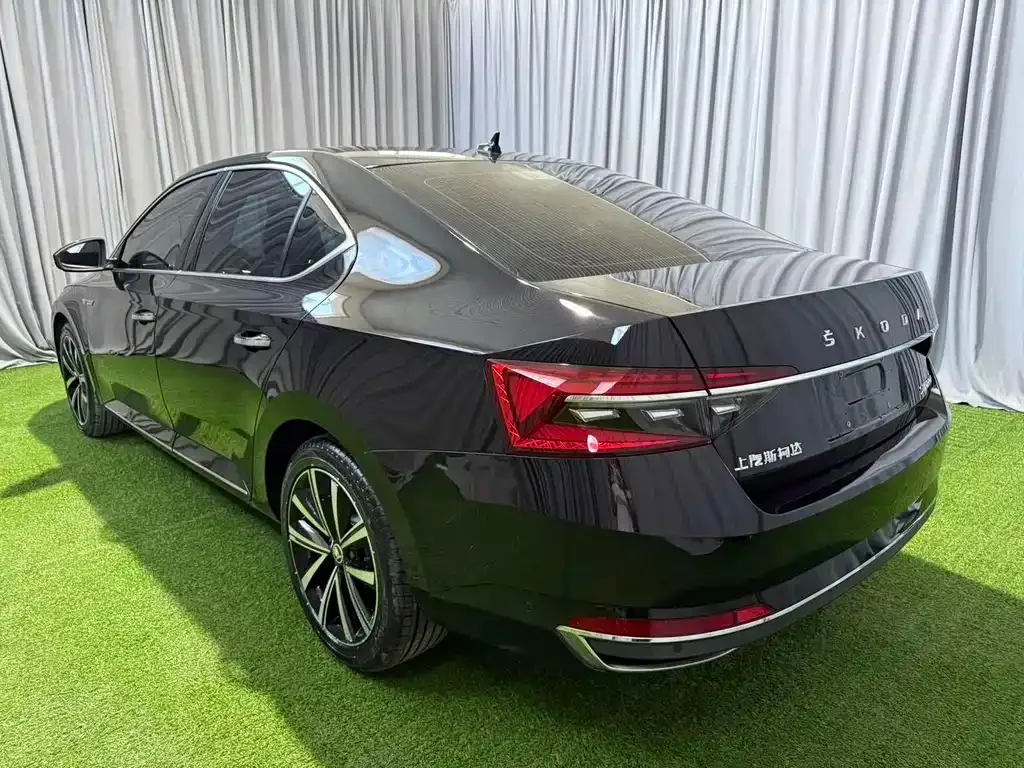 Skoda Superb — фото 7