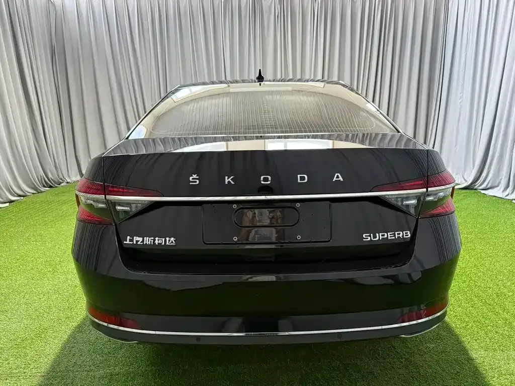 Skoda Superb — фото 5