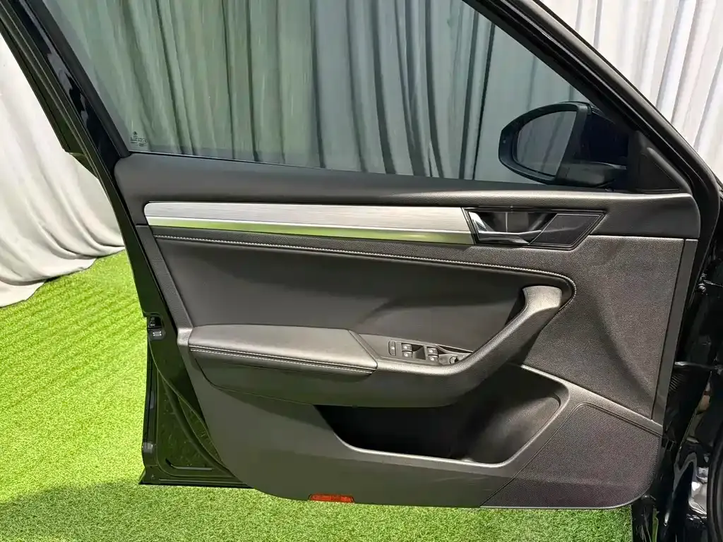 Skoda Superb — фото 8