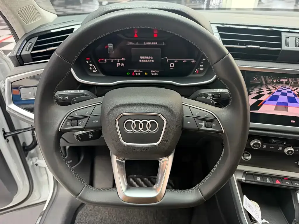 Audi Q3 — фото 6