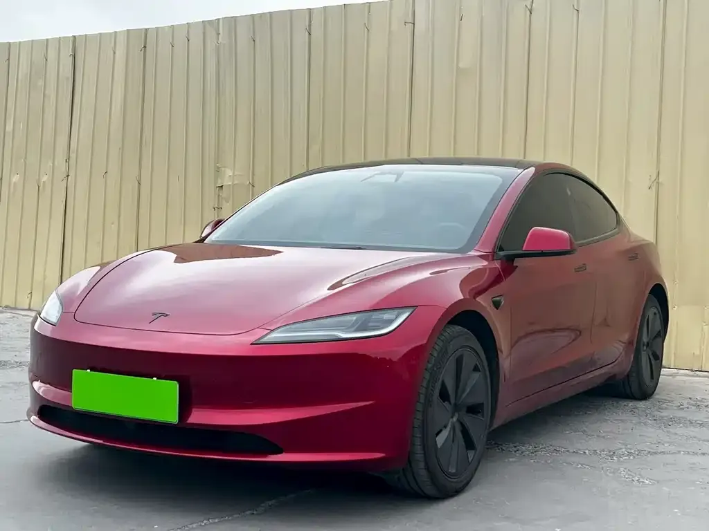 Tesla Model 3 — фото 1