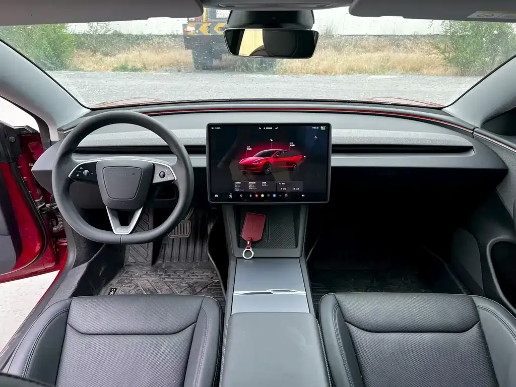Tesla Model 3 — фото 7
