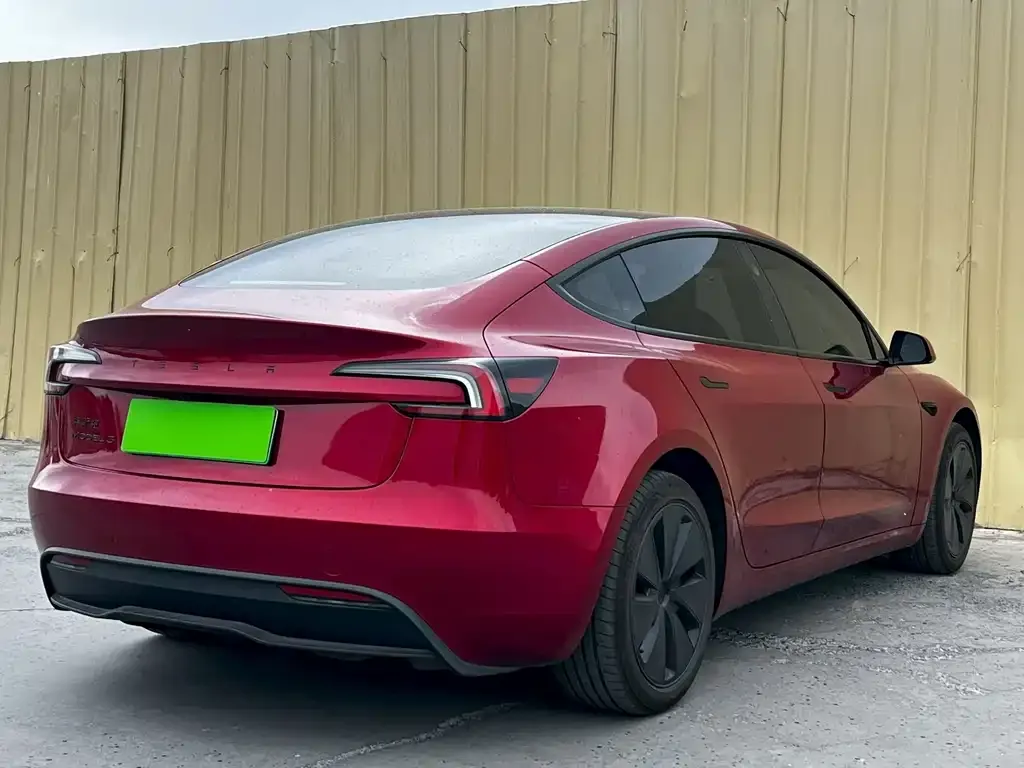 Tesla Model 3 — фото 9
