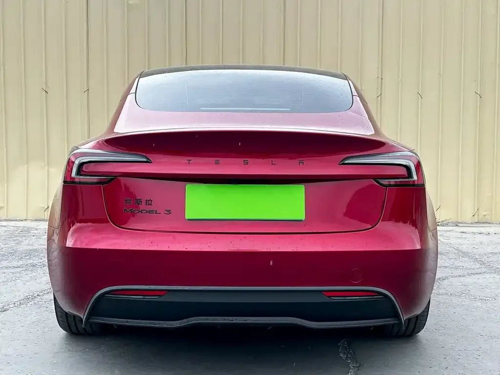 Tesla Model 3 — фото 2