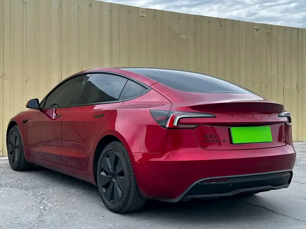 Tesla Model 3 — фото 4