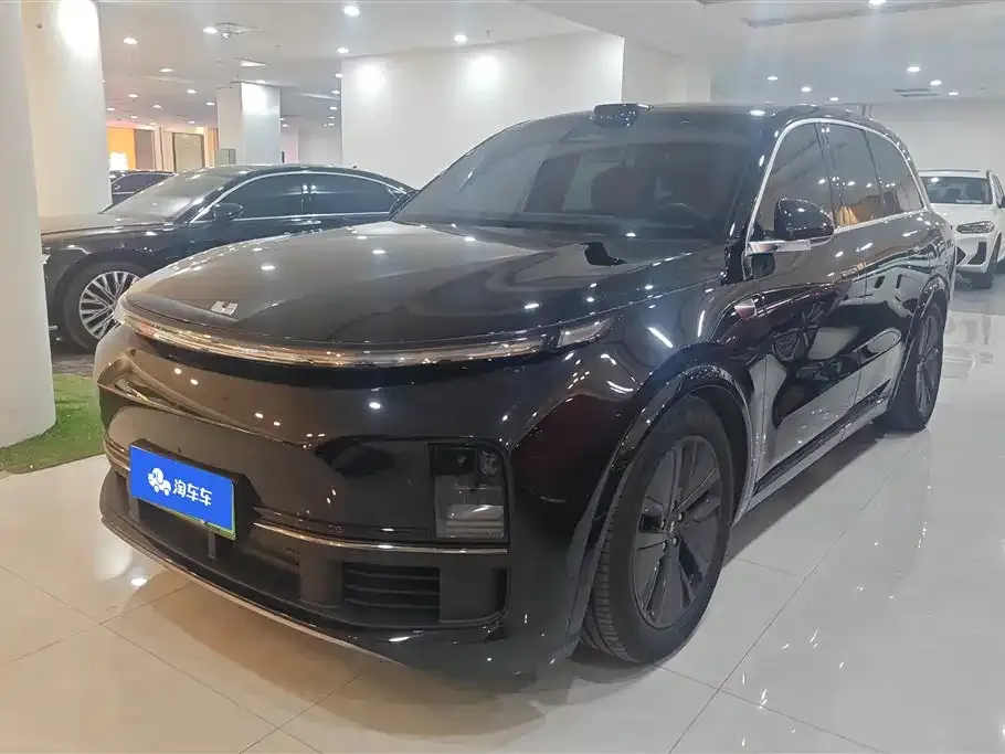 Li Auto L8 — фото 1
