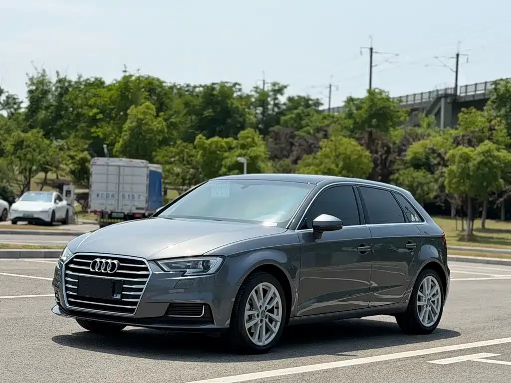 Audi A3 — фото 1