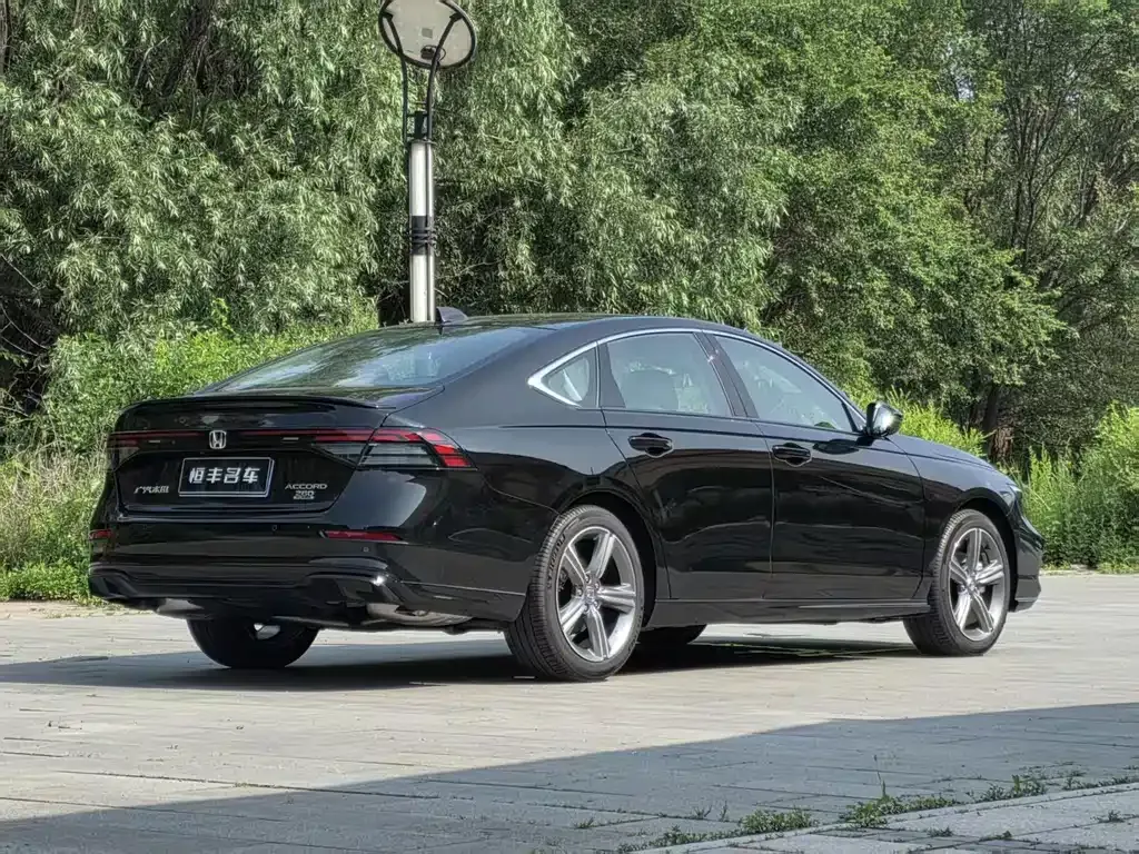 Honda Accord — фото 10