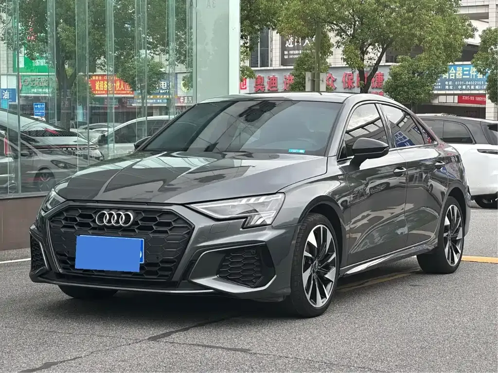 Audi A3 — фото 1