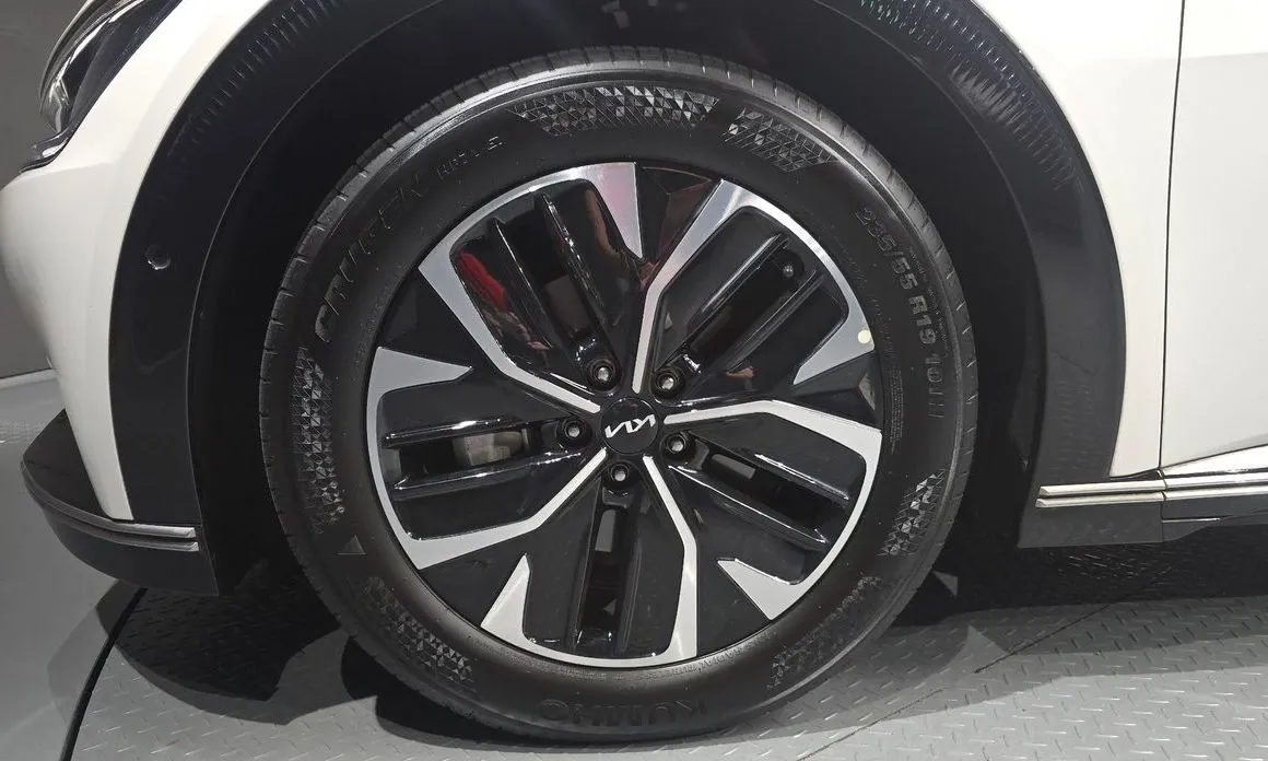 Kia EV6 — фото 6