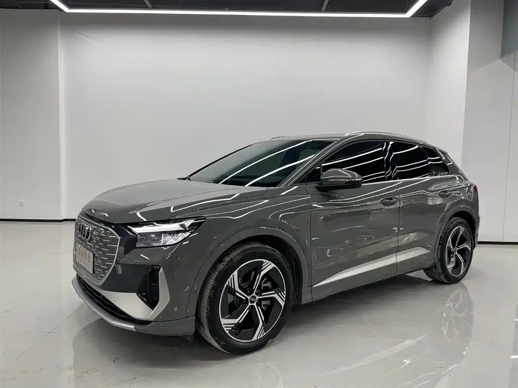 Audi Q4 e-tron — фото 1
