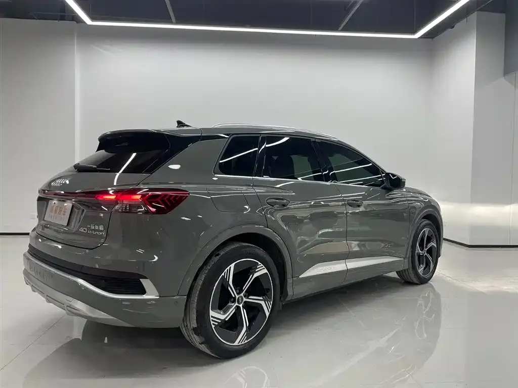 Audi Q4 e-tron — фото 6