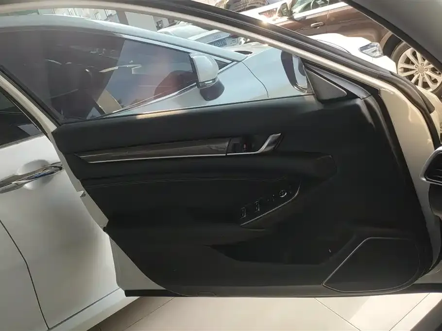 Honda Accord — фото 5