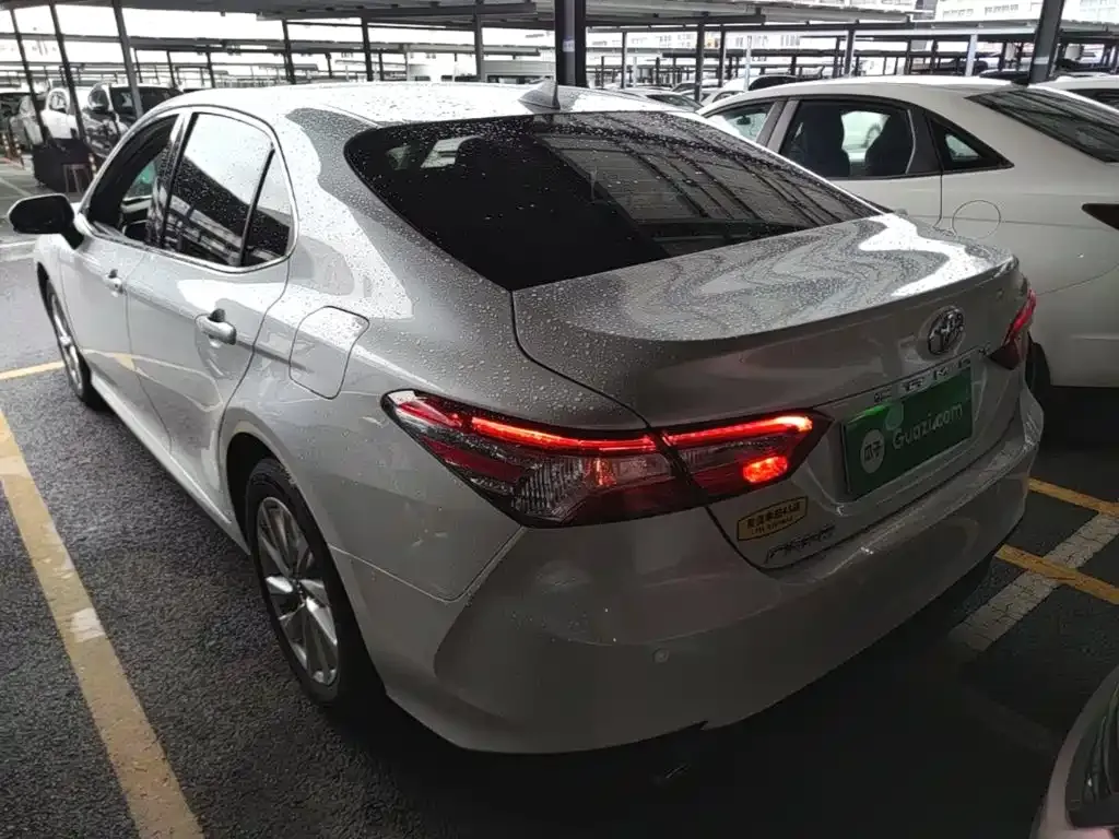Toyota Camry — фото 7
