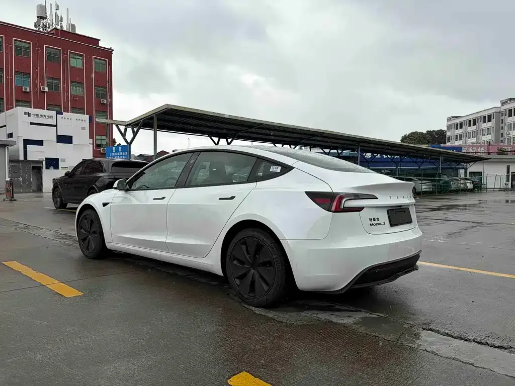 Tesla Model 3 — фото 8