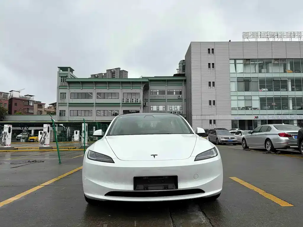 Tesla Model 3 — фото 3