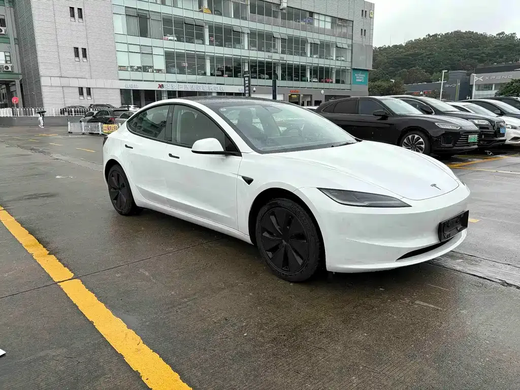 Tesla Model 3 — фото 9