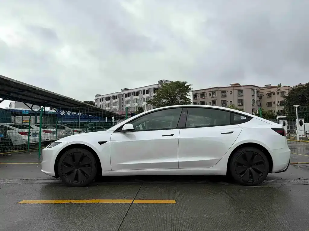 Tesla Model 3 — фото 4