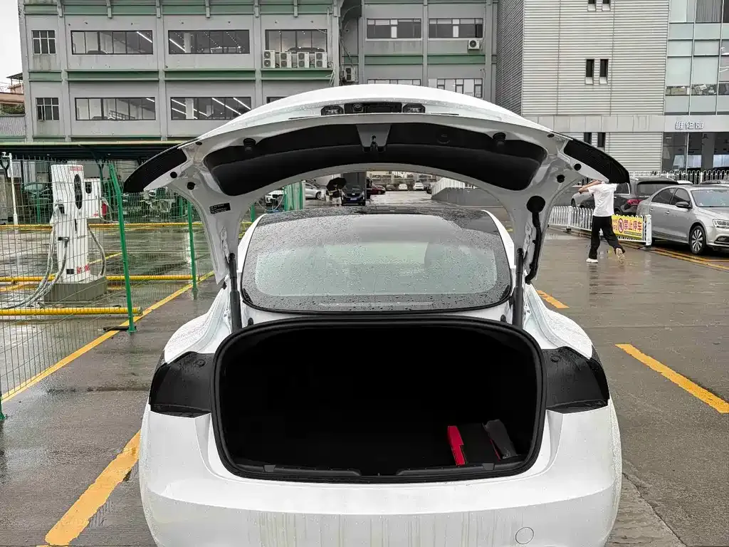 Tesla Model 3 — фото 6