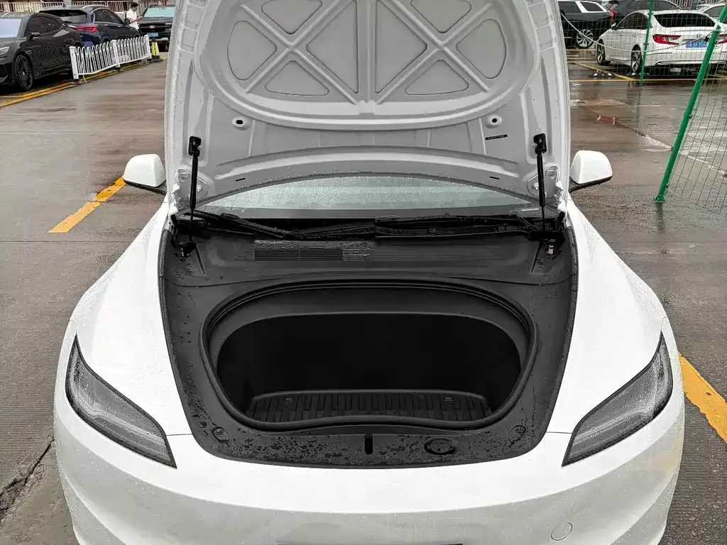 Tesla Model 3 — фото 10