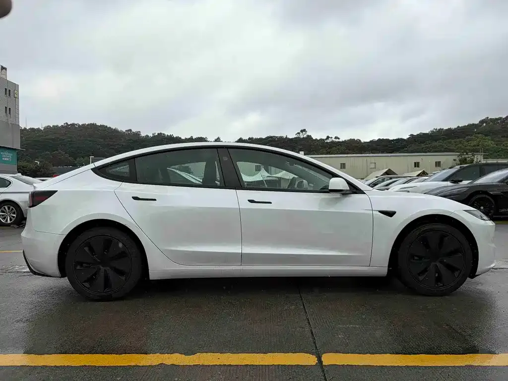 Tesla Model 3 — фото 5