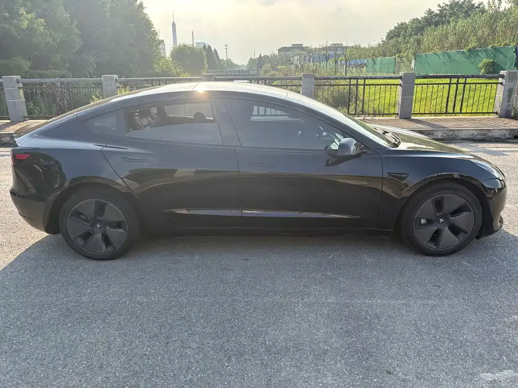 Tesla Model 3 — фото 4