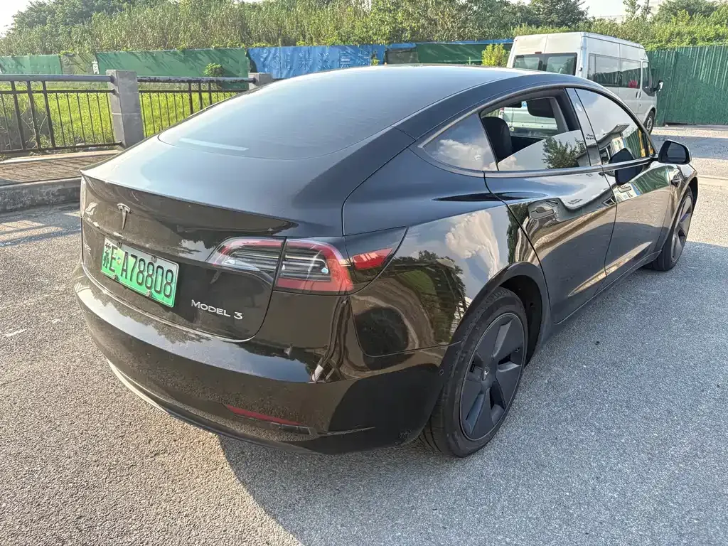 Tesla Model 3 — фото 5