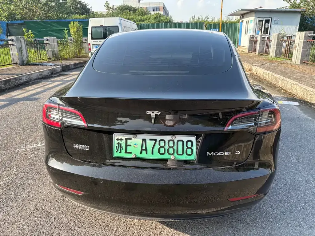 Tesla Model 3 — фото 7