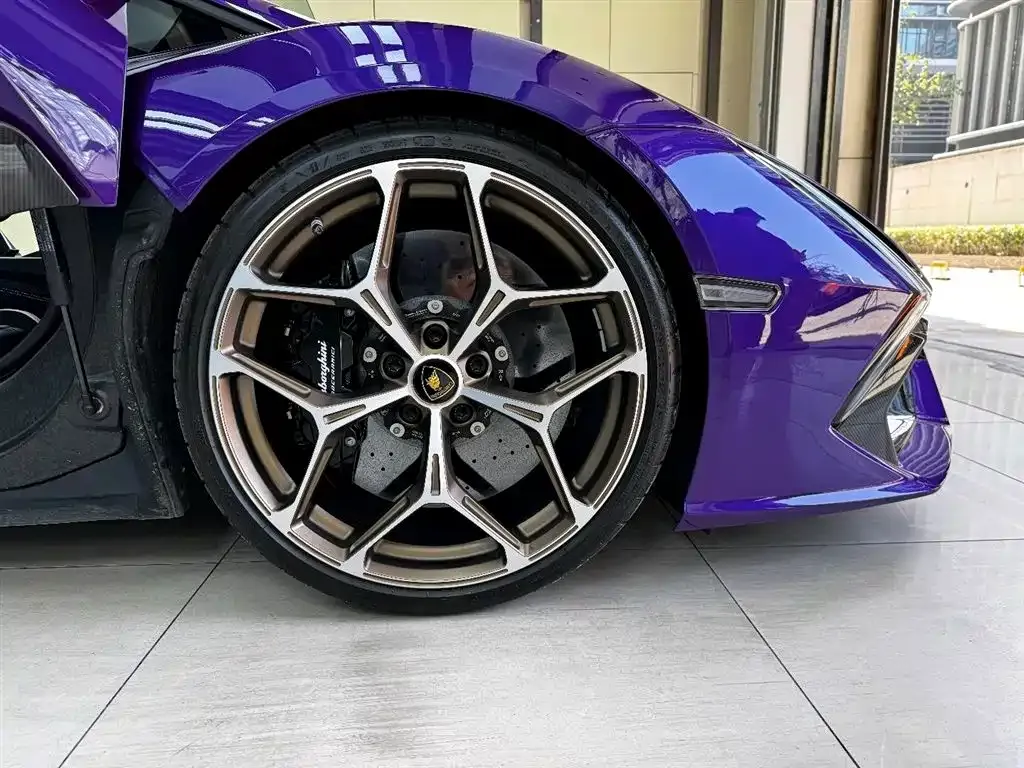 Lamborghini Revuelto — фото 3