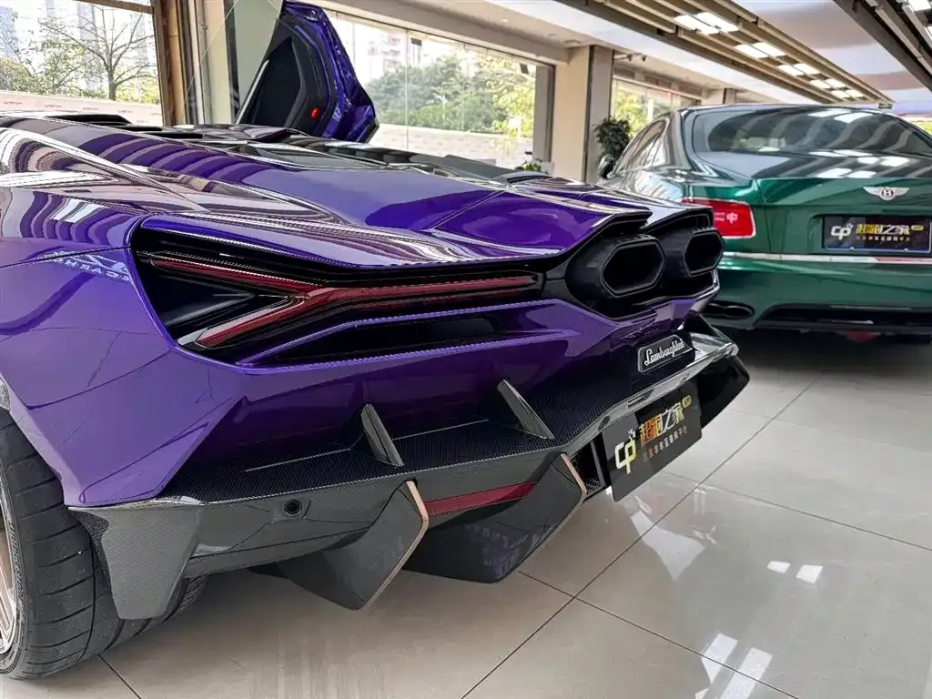 Lamborghini Revuelto — фото 4