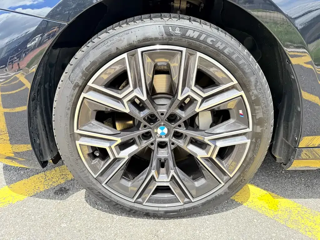 BMW 5 Series — фото 10