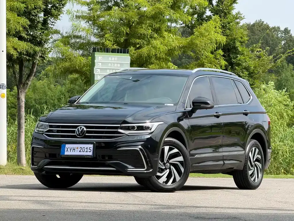 Volkswagen Tiguan L — фото 1